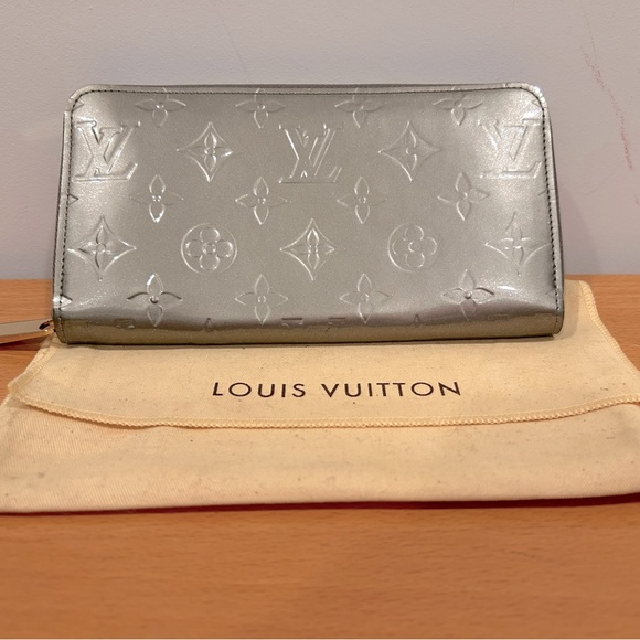 Louis Vuitton Handbags - Authentic Louis Vuitton Vernis Zippy Wallet